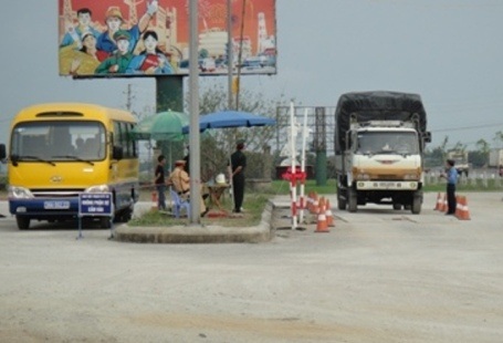 Xử phạt 60 triệu đồng 2 công ty có xe chở quá tải trọng trên địa bàn