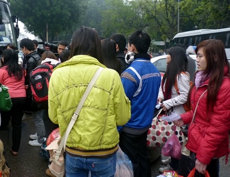 Chọn ngày đẹp xuất hành, SV vẫn méo mặt sau Tết - 1