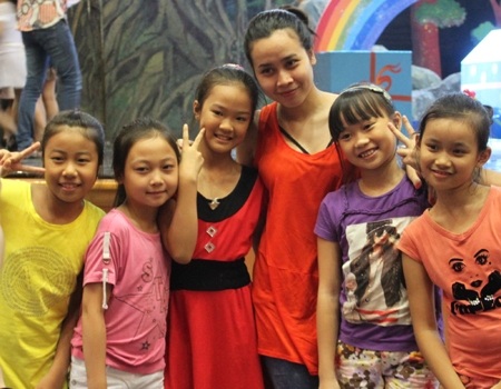 Dàn sao “so tài” cùng những giọng ca nhí Đồ Rê Mí - 1