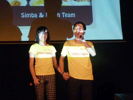 Ca sỹ Hà Linh “đốt cháy” sân khấu HV Ngân hàng - 1