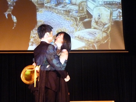 Ca sỹ Hà Linh “đốt cháy” sân khấu HV Ngân hàng - 6