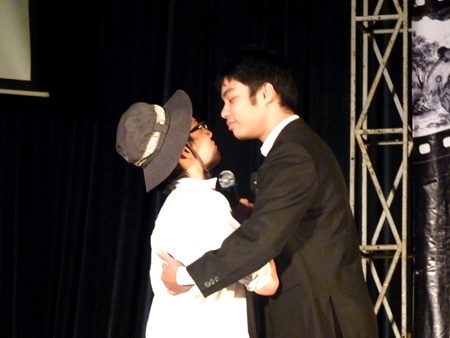 Ca sỹ Hà Linh “đốt cháy” sân khấu HV Ngân hàng - 7