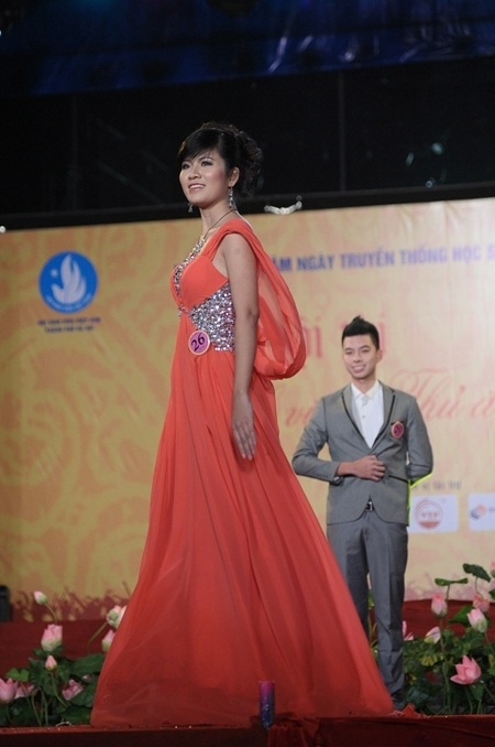 Nữ SV rạng ngời dưới tiết trời giá lạnh - 6