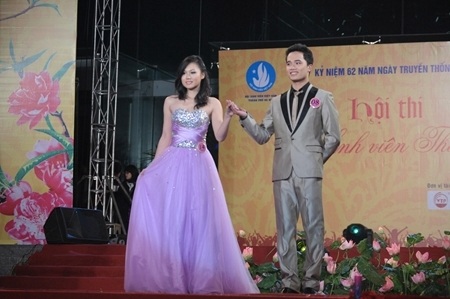 Nữ SV rạng ngời dưới tiết trời giá lạnh - 7