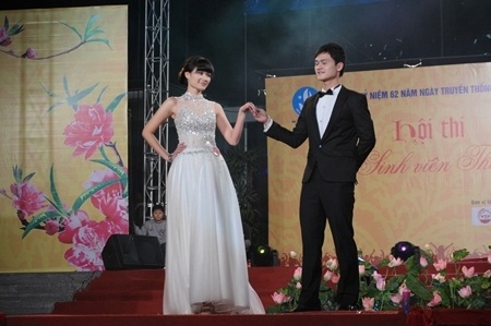 Nữ SV rạng ngời dưới tiết trời giá lạnh - 8