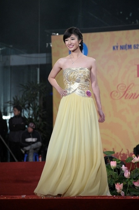 Nữ SV rạng ngời dưới tiết trời giá lạnh - 9