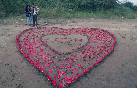 Những màn tỏ tình gây “sốt” nhất năm 2011 - 3