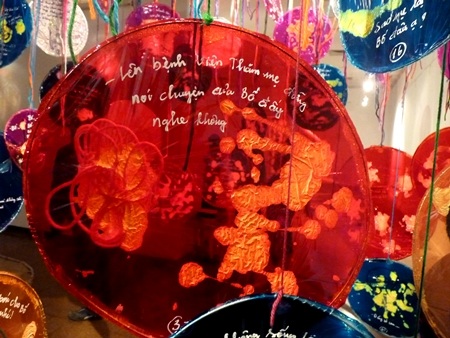 Triển lãm sinh viên khắc sâu tình phụ tử - 5