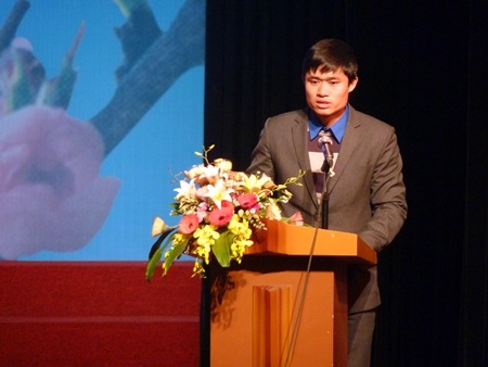 Cần đưa học sinh Trung học hỗ trợ SV tình nguyện - 1