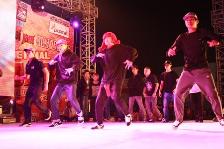 Những “ông anh lớn” giành ngôi quán quân Hanoi Jam - 10