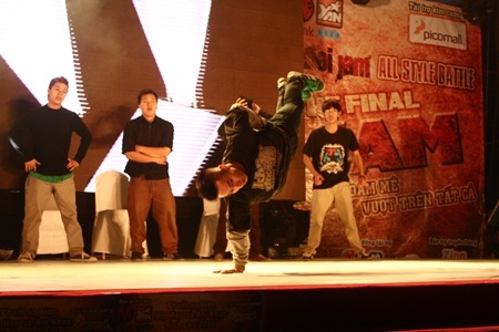 Những “ông anh lớn” giành ngôi quán quân Hanoi Jam - 2