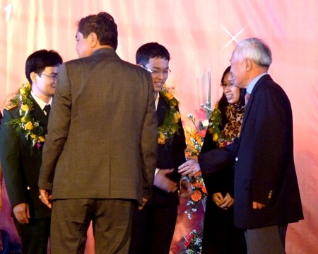 Chat với chủ nhân trẻ nhất giải thưởng "Quả cầu vàng 2011" - 2