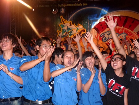 Xem “Thị Nở”, “Chí Phèo” Kinh tế học... phòng tránh thai - 1