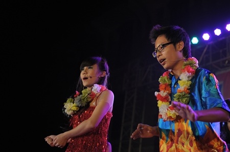 Teen Phan Đình Phùng đắm say trong vũ điệu Hawaii - 2 Teen Phan Đình Phùng đắm say trong vũ điệu Hawaii - 2