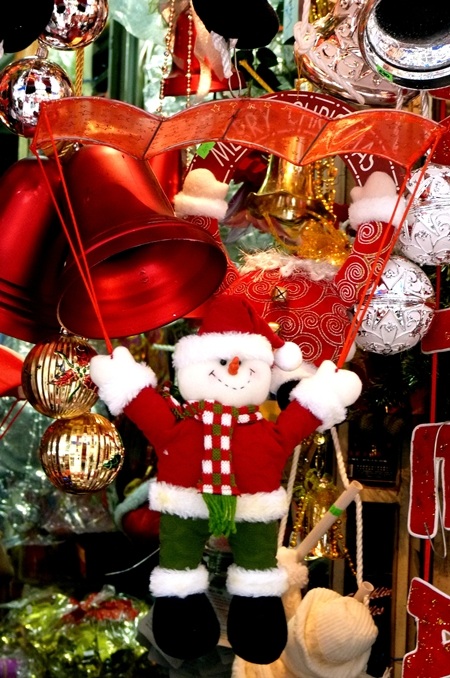 Giới trẻ Hà thành tíu tít sắm đồ Giáng sinh sớm - 3