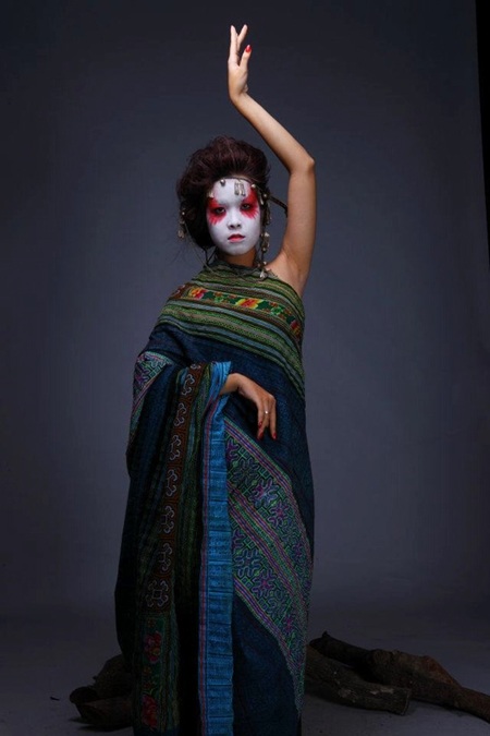 Hồ Mỹ Linh lạ lẫm với hình tượng búp bê tháng 12 - 1