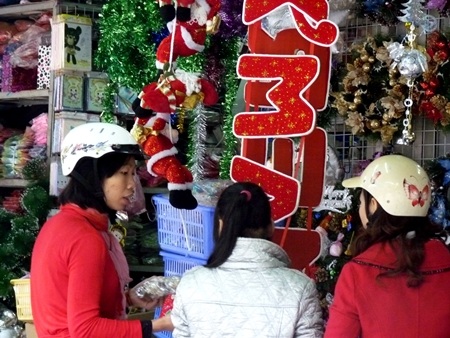 Giới trẻ Hà thành tíu tít sắm đồ Giáng sinh sớm - 8