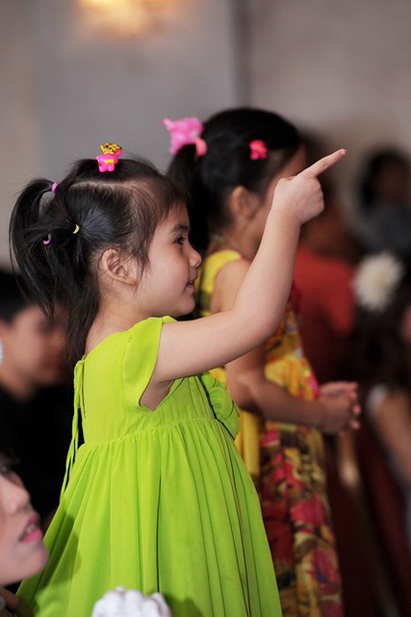 "Thiên sứ" Huỳnh Anh bị các fan nữ “bắt cóc” - 10