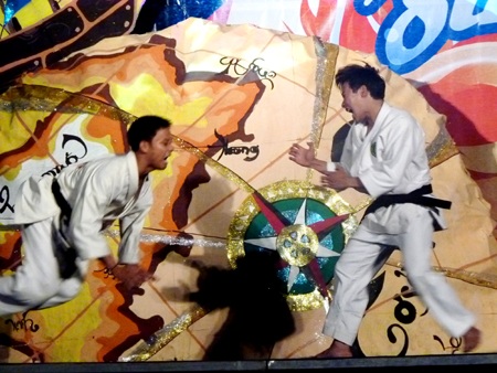 Xem “Thị Nở”, “Chí Phèo” Kinh tế học... phòng tránh thai - 2