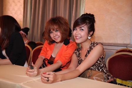 "Thiên sứ" Huỳnh Anh bị các fan nữ “bắt cóc” - 8