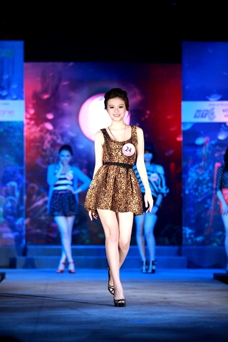 Ngắm các "chân dài" Miss Teen sải bước sàn catwalk - 3