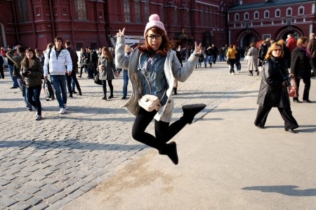 Ngắm Hoài Anh Mango dạo chơi con đường lá vàng nước Nga - 1