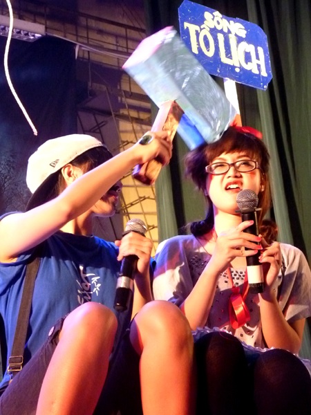 "Thần Cupid" vui đêm Halloween trường Báo - 7