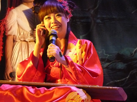 "Thần Cupid" vui đêm Halloween trường Báo - 9