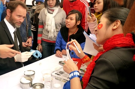 Hoa hậu Ngọc Hân “trao niềm hi vọng” cùng 300 cặp tình nhân - 7