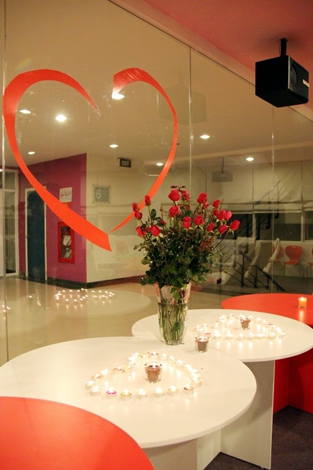 Nụ hôn cháy bỏng của SV Thăng Long trong đêm Valentine - 5