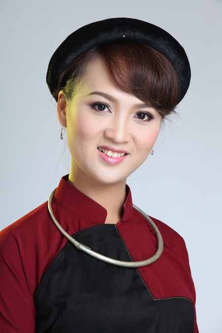 Nữ sinh viên Cao Lan “vừa hồng vừa chuyên”