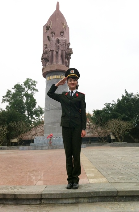Nữ sinh viên Cao Lan “vừa hồng vừa chuyên”