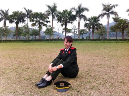 Nữ sinh viên Cao Lan “vừa hồng vừa chuyên”