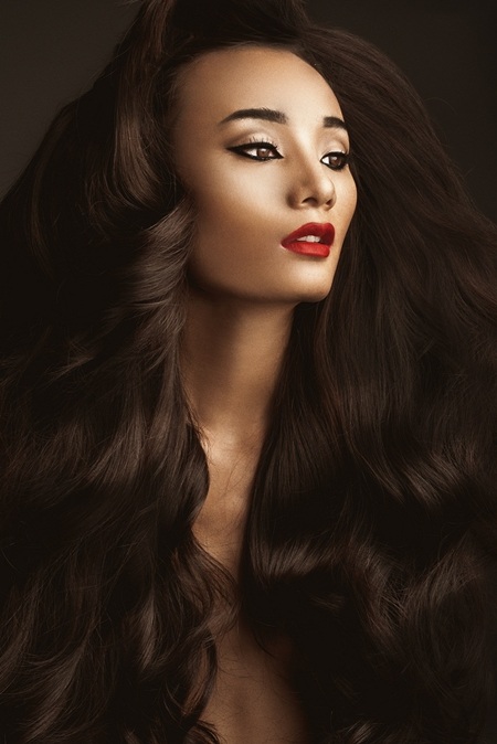 Hoàng Thùy, Lê Thúy gợi cảm với ảnh bán nude