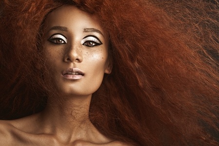 Hoàng Thùy, Lê Thúy gợi cảm với ảnh bán nude