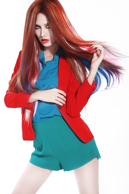 Chân dài Thanh Hoài rực rỡ trong sắc hè