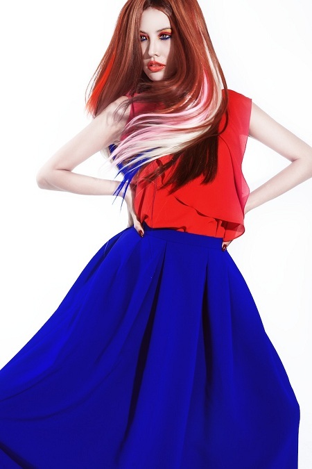 Chân dài Thanh Hoài rực rỡ trong sắc hè