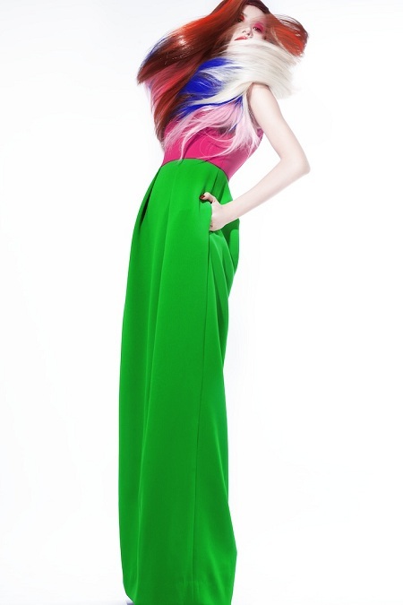 Chân dài Thanh Hoài rực rỡ trong sắc hè