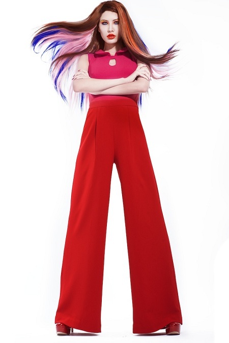 Chân dài Thanh Hoài rực rỡ trong sắc hè