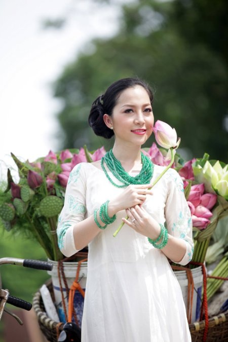 Gặp 9X “phù phép” cứu khuôn mặt Hoàng Thùy Linh - 7 Gặp 9X “phù phép” cứu khuôn mặt Hoàng Thùy Linh
