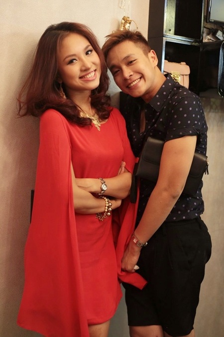 Hoàng Hải tay trong tay với một cô gái lạ