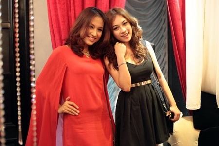 Hoàng Hải tay trong tay với một cô gái lạ