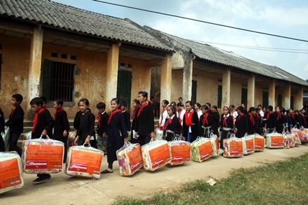 Niềm vui khi có những chiếc chăn mới