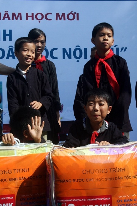 Niềm vui khi có những chiếc chăn mới