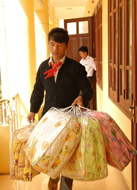 Em Vàng A Lềnh - học sinh lớp 9A, trường PTDTNT