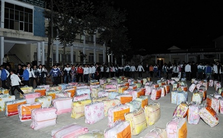 Những tấm chăn ấm sẽ giúp học trò Sìn Hồ ấm áp hơn trong mùa lạnh.