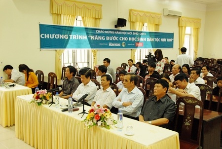 Chăn ấm đã lên với học trò nghèo nơi đỉnh đầu Tổ quốc
