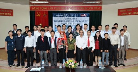 Những tấm chăn ấm đến với học trò Sìn Hồ trong đêm lạnh