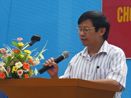 Hiệu trưởng Nguyễn Ngọc Quyến.