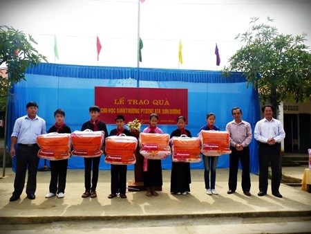 Em Hương Ly đại diện học sinh PTDTNT ATK - Sơn Dương